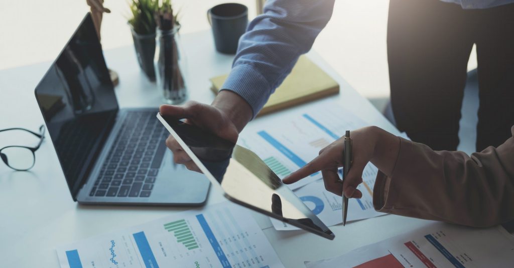 fund managers team consultation and discuss about analysis inves